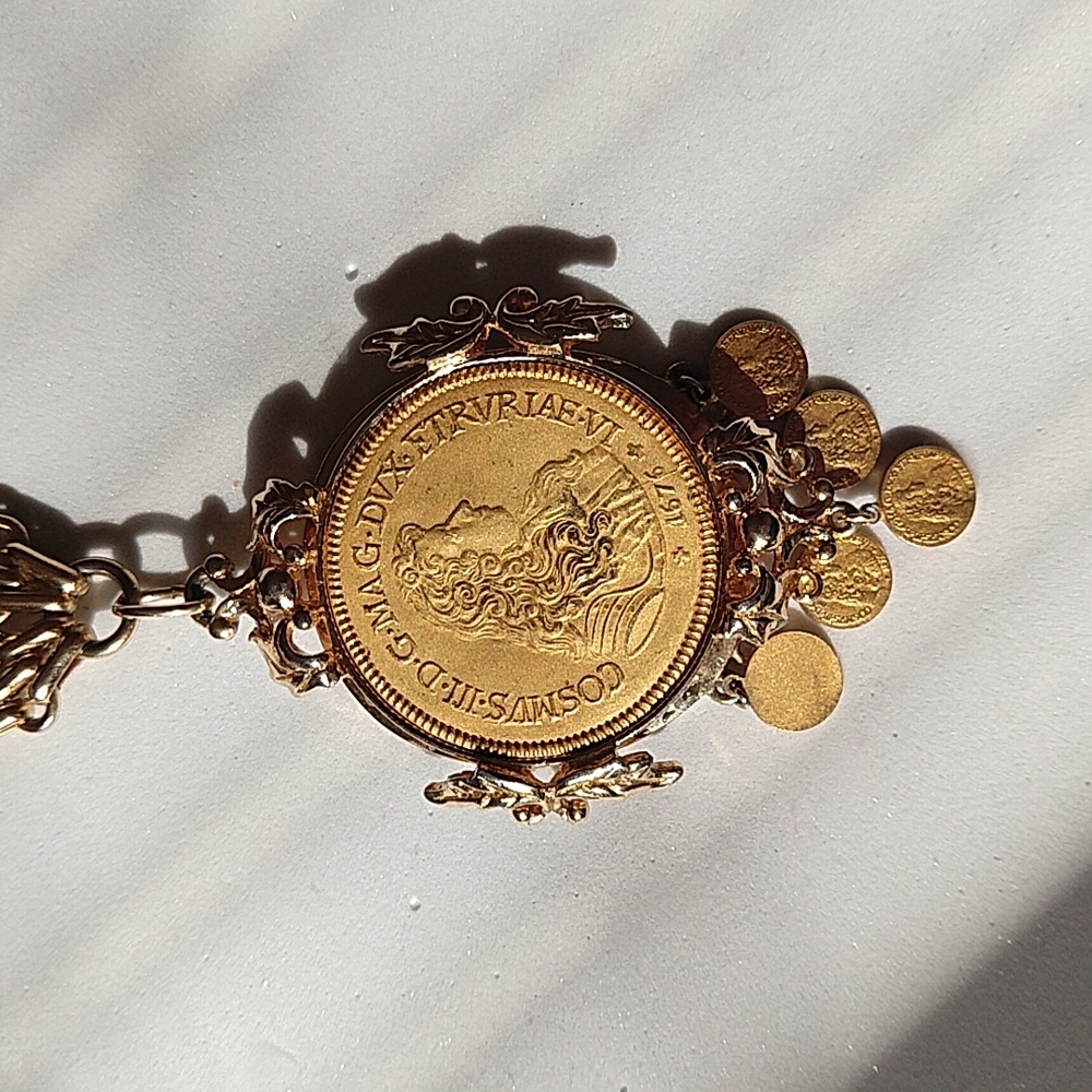 Nettie rosenstein necklace roman emperor looking very Versailles vibes